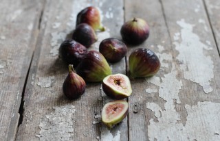 fig-zucchini-pasta-with-hemp-seed-crumble-figs-e1403560370411